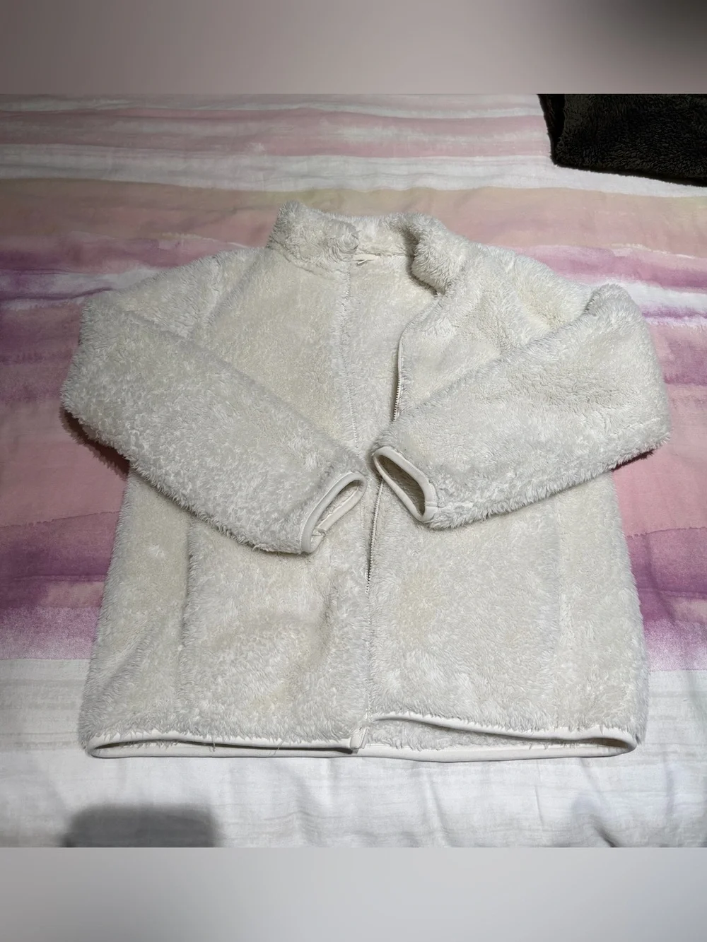 Uniqlo kids fluffy fleece jacket, size 13 years